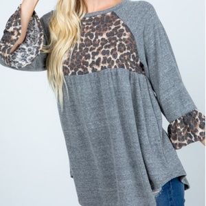 BRUSHED SWEATER ANIMAL CONTRAST BABY DOLL TOP